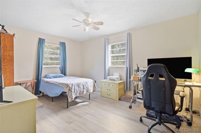 937 N McGowan Avenue, Crystal River, FL 34429