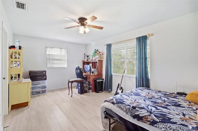 937 N McGowan Avenue, Crystal River, FL 34429