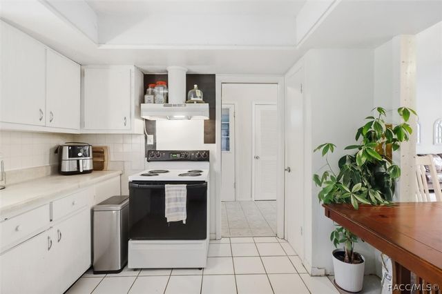 937 N McGowan Avenue, Crystal River, FL 34429