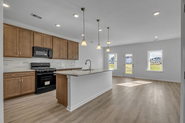 414 Stratford Station Dr, Lebanon, TN 37087