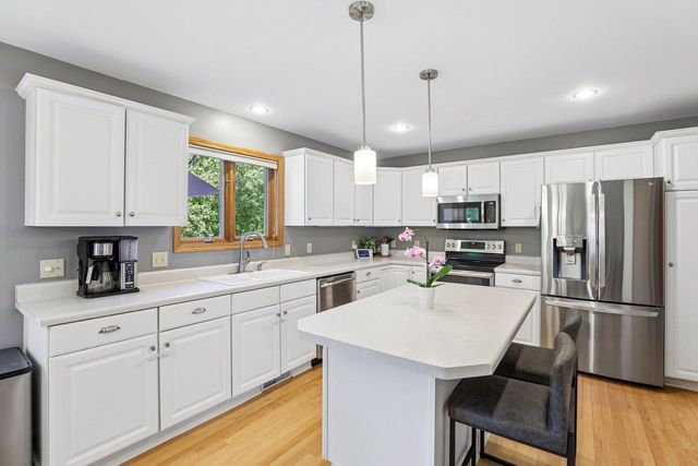 4230 Redtail Pass, Middleton, WI 53562