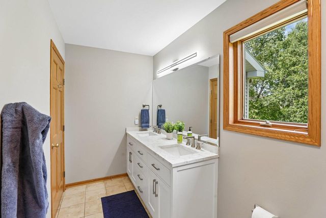 4230 Redtail Pass, Middleton, WI 53562