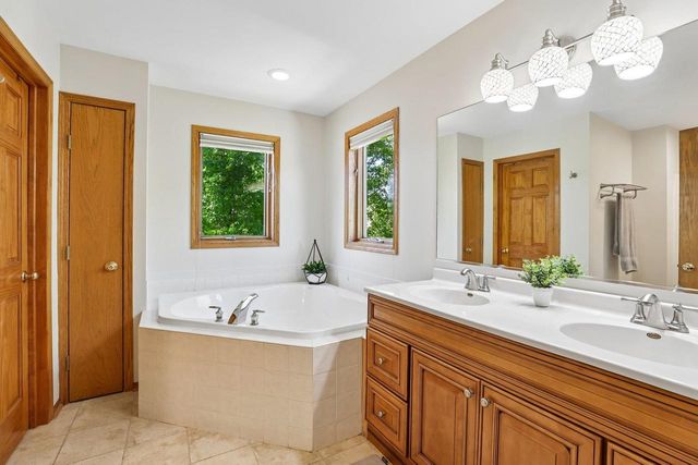 4230 Redtail Pass, Middleton, WI 53562