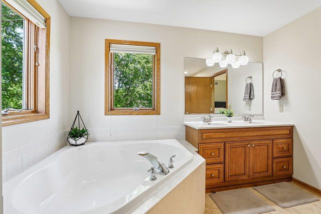 4230 Redtail Pass, Middleton, WI 53562