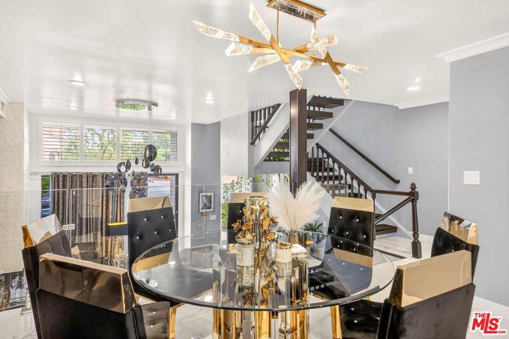 Image 23 of property listing at 5305 White Oak Avenue F, Encino, CA 91316