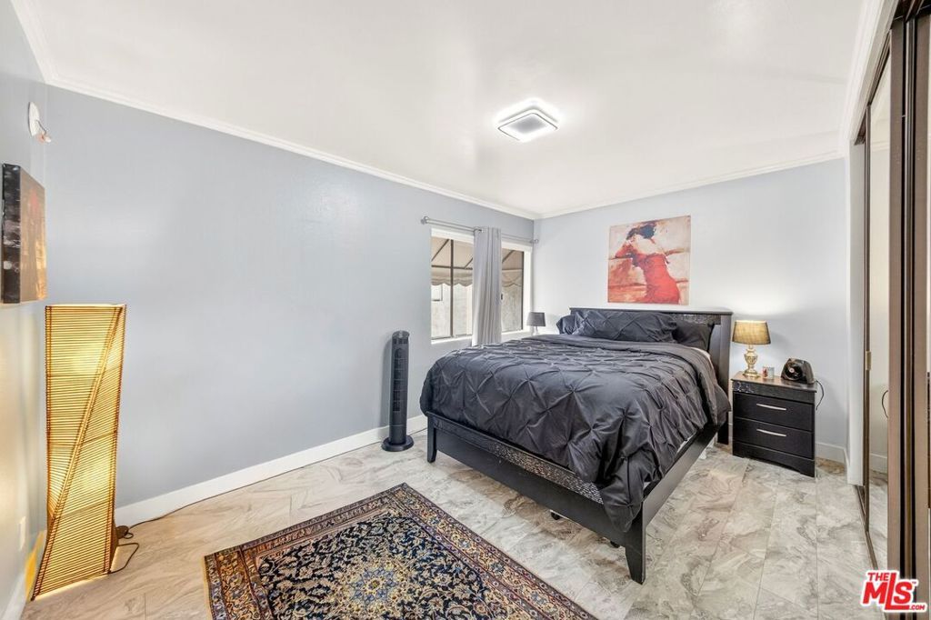 Image 33 of property listing at 5305 White Oak Avenue F, Encino, CA 91316