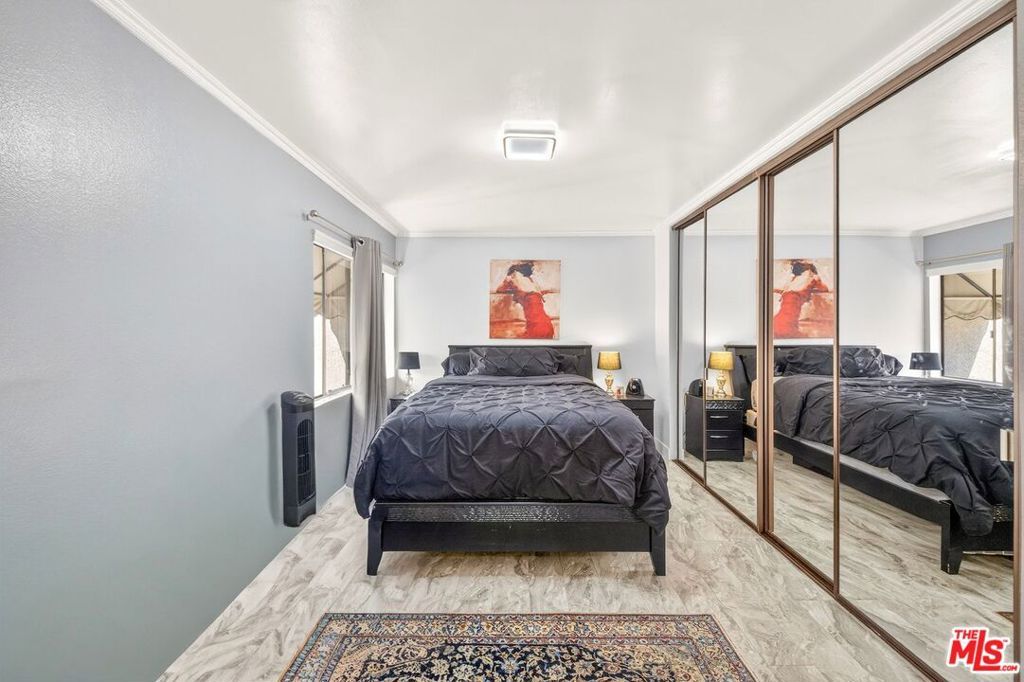 Image 34 of property listing at 5305 White Oak Avenue F, Encino, CA 91316