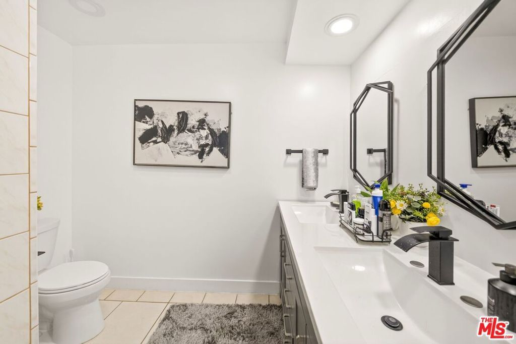 Image 36 of property listing at 5305 White Oak Avenue F, Encino, CA 91316