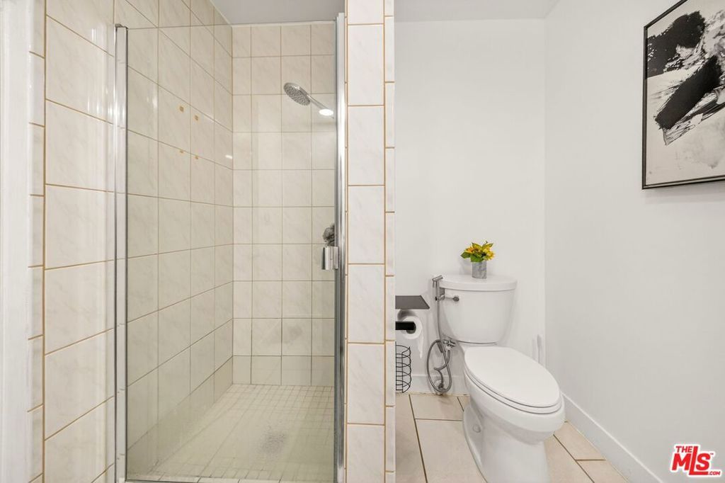 Image 37 of property listing at 5305 White Oak Avenue F, Encino, CA 91316