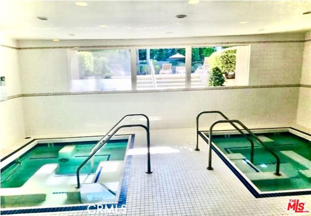 Image 44 of property listing at 5305 White Oak Avenue F, Encino, CA 91316