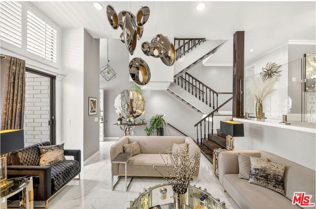 Image 6 of property listing at 5305 White Oak Avenue F, Encino, CA 91316