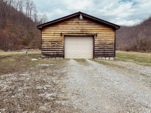 106 Honda Lane, Flat Lick, KY 40935