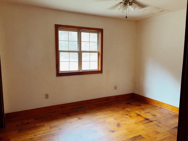 106 Honda Lane, Flat Lick, KY 40935