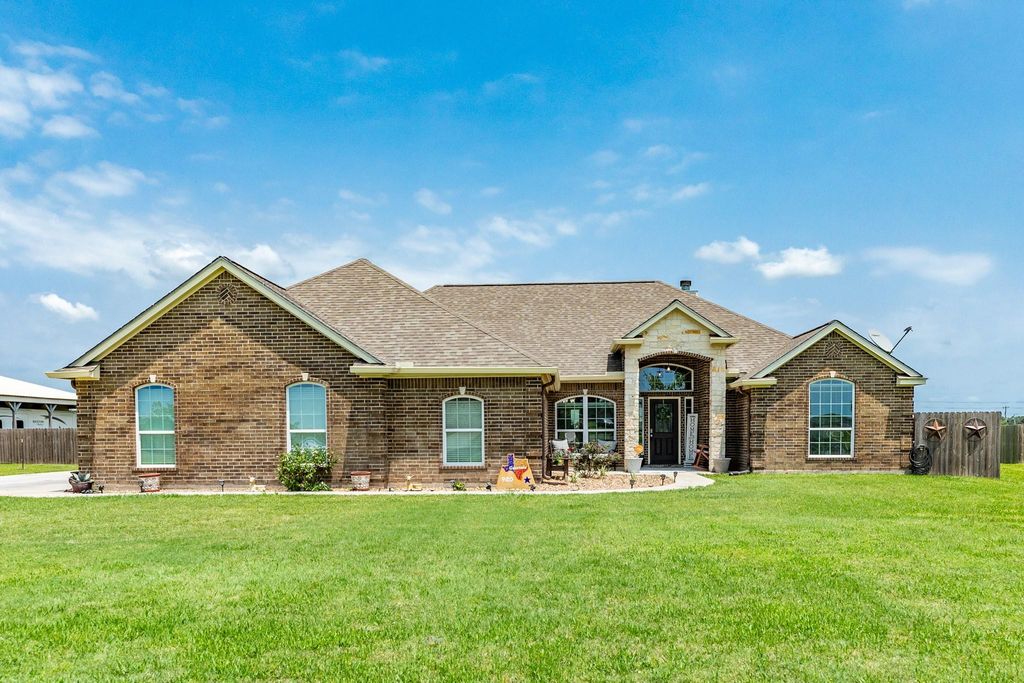 920 Quarter Horse Trail, Angleton, TX 77515