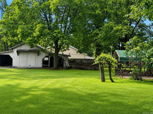 300 W Hinkley St, Brookland, AR 72417
