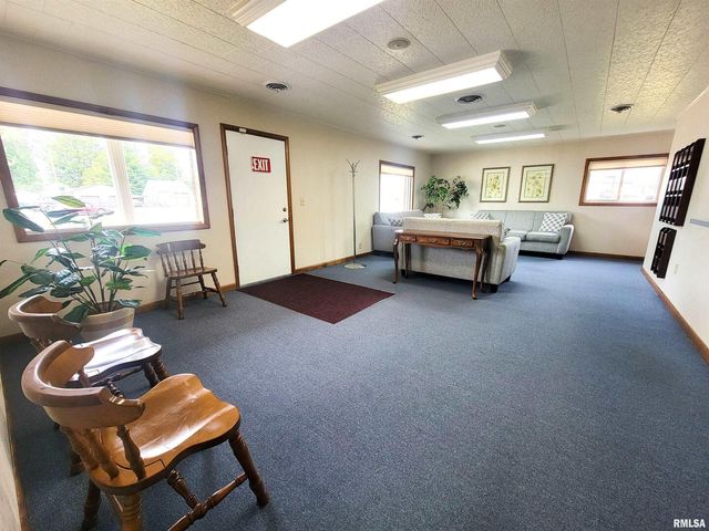 119 W 2ND Street, Flora, IL 62839