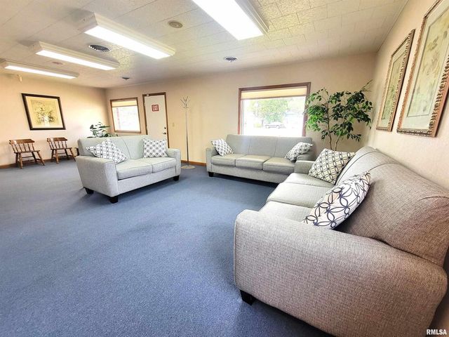 119 W 2ND Street, Flora, IL 62839