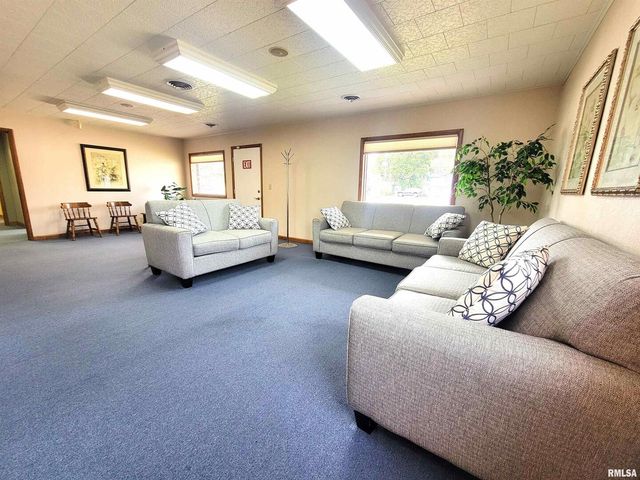 119 W 2ND Street, Flora, IL 62839