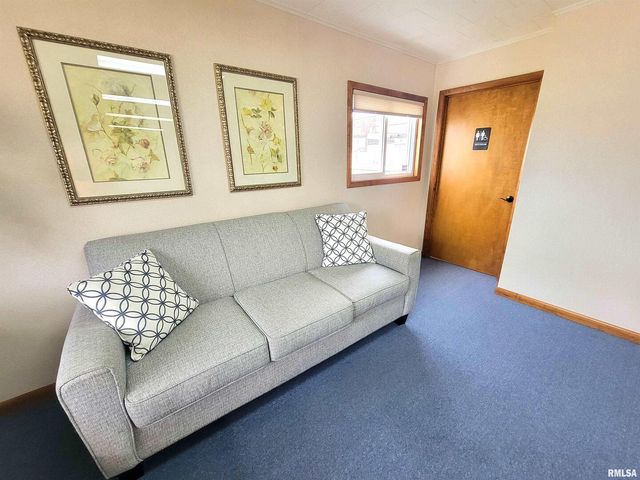 119 W 2ND Street, Flora, IL 62839