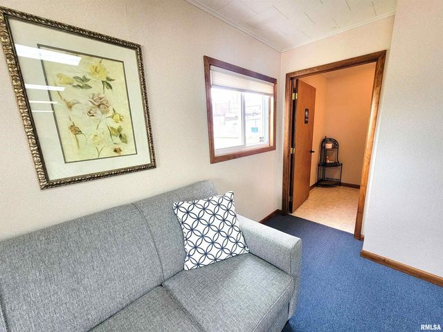 119 W 2ND Street, Flora, IL 62839