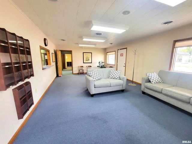 119 W 2ND Street, Flora, IL 62839