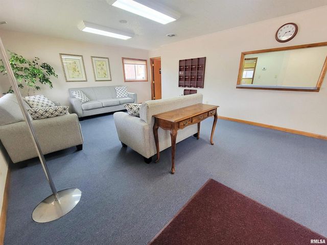 119 W 2ND Street, Flora, IL 62839