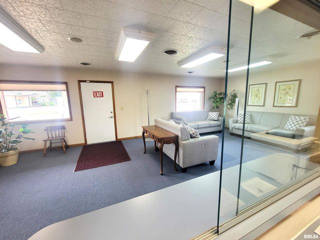 119 W 2ND Street, Flora, IL 62839