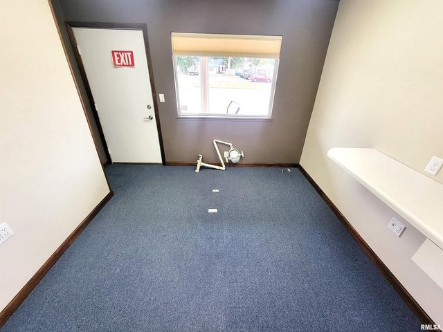 119 W 2ND Street, Flora, IL 62839