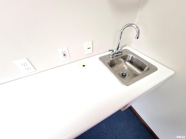 119 W 2ND Street, Flora, IL 62839