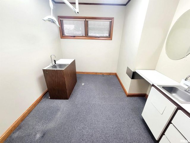 119 W 2ND Street, Flora, IL 62839