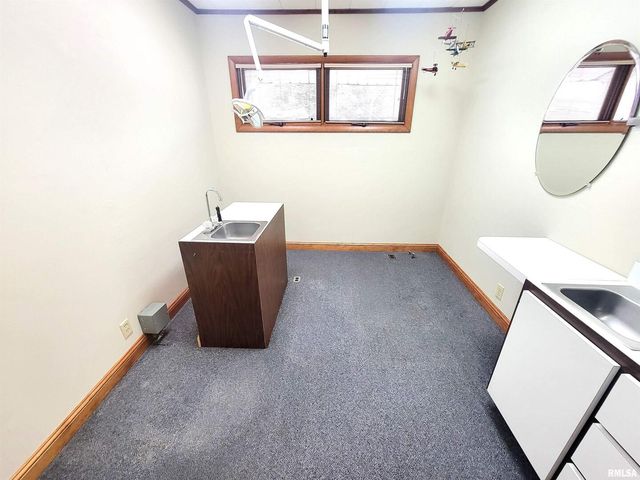 119 W 2ND Street, Flora, IL 62839