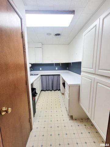 119 W 2ND Street, Flora, IL 62839