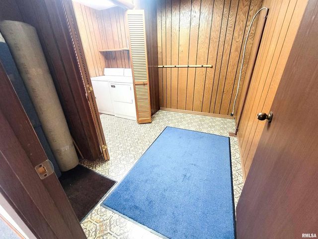 119 W 2ND Street, Flora, IL 62839