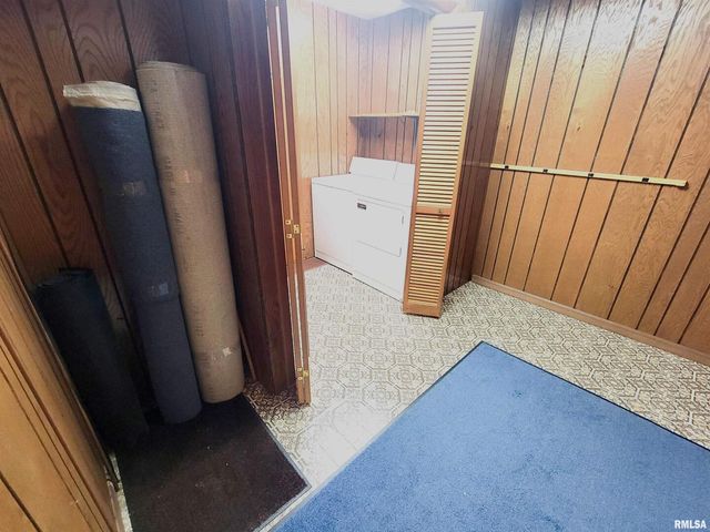 119 W 2ND Street, Flora, IL 62839