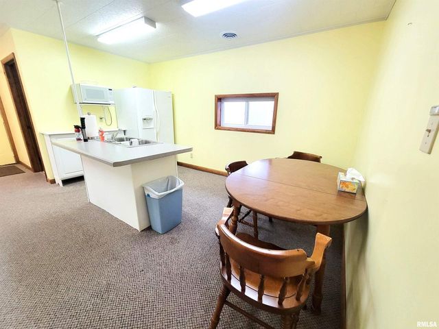 119 W 2ND Street, Flora, IL 62839