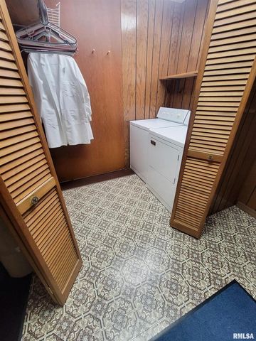 119 W 2ND Street, Flora, IL 62839