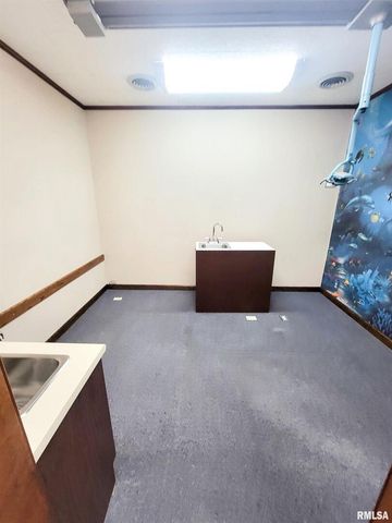 119 W 2ND Street, Flora, IL 62839