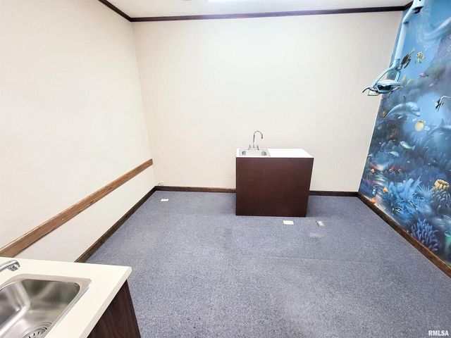 119 W 2ND Street, Flora, IL 62839