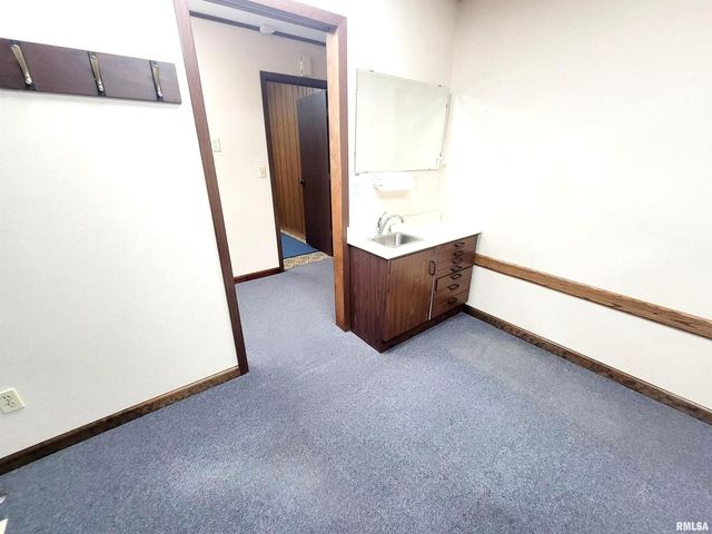 119 W 2ND Street, Flora, IL 62839