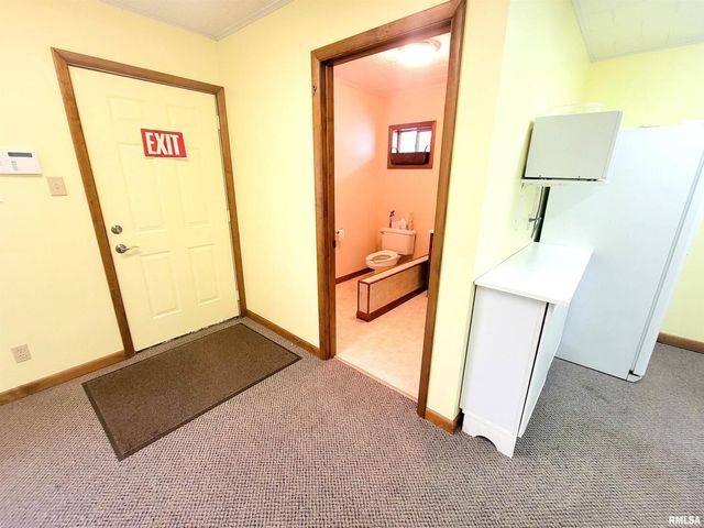 119 W 2ND Street, Flora, IL 62839