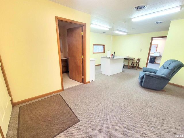 119 W 2ND Street, Flora, IL 62839