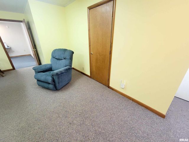 119 W 2ND Street, Flora, IL 62839