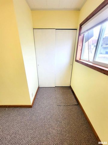 119 W 2ND Street, Flora, IL 62839