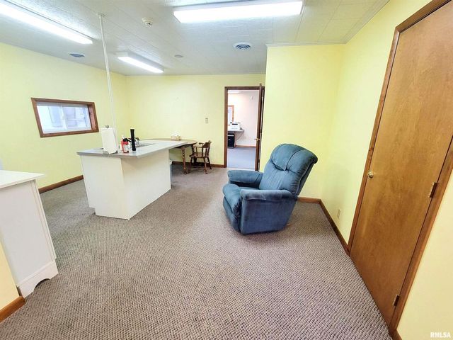 119 W 2ND Street, Flora, IL 62839