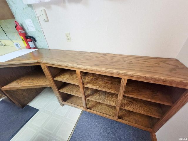 119 W 2ND Street, Flora, IL 62839