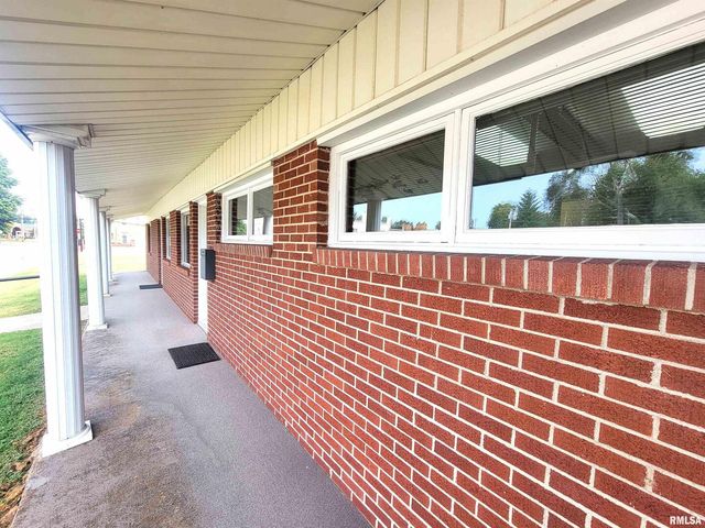 119 W 2ND Street, Flora, IL 62839