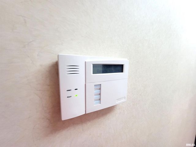 119 W 2ND Street, Flora, IL 62839