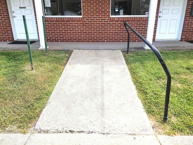 119 W 2ND Street, Flora, IL 62839