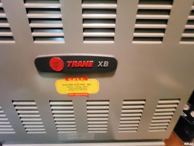 119 W 2ND Street, Flora, IL 62839