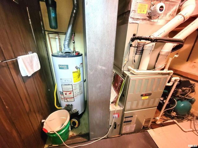 119 W 2ND Street, Flora, IL 62839